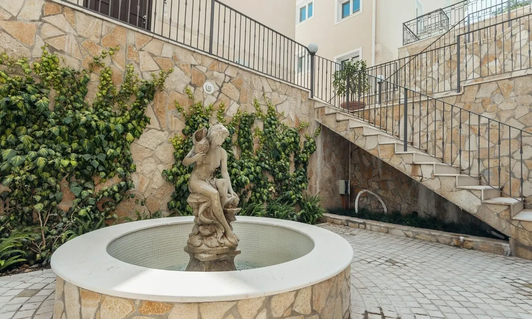 Sale, three bedroom apartment, 158m², Bunovići, Kotor