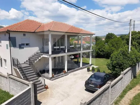Izdavanje, kuća, 260m², Kokoti, Podgorica - image 2