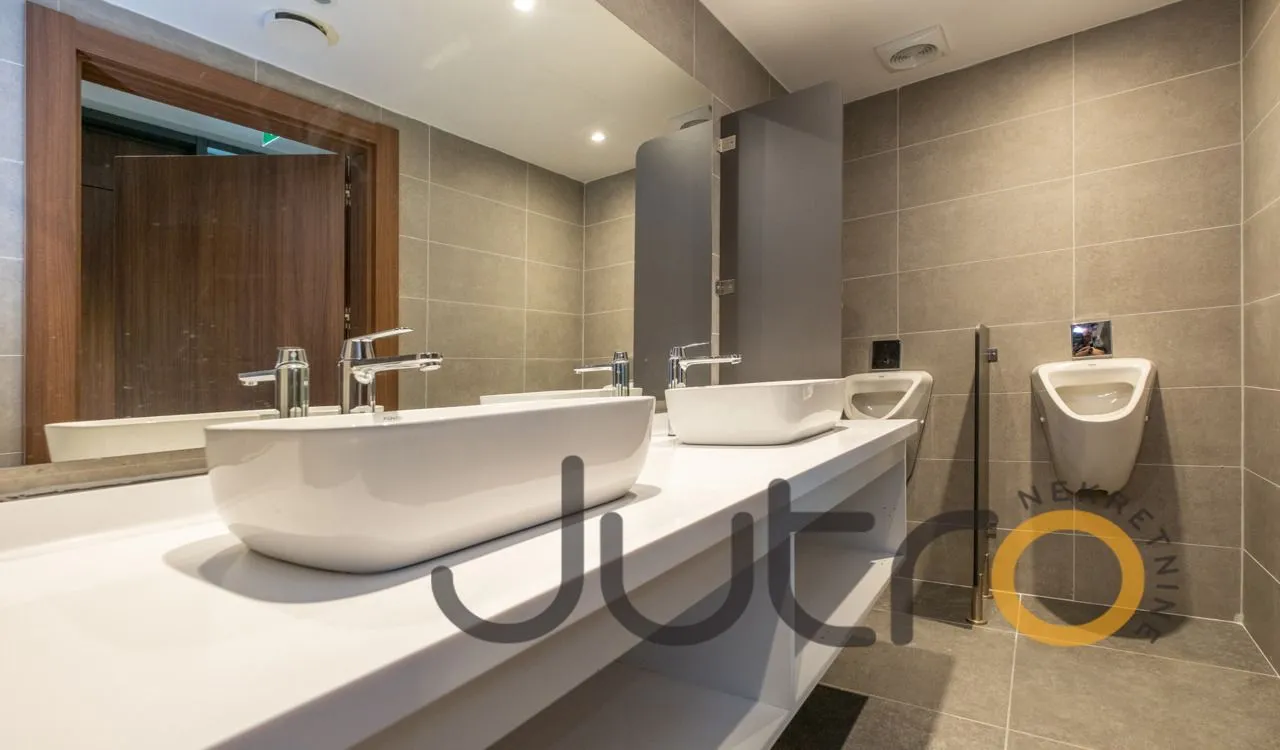 Prodaja, poslovni prostor, 2542m², Podgorica, Crna Gora
