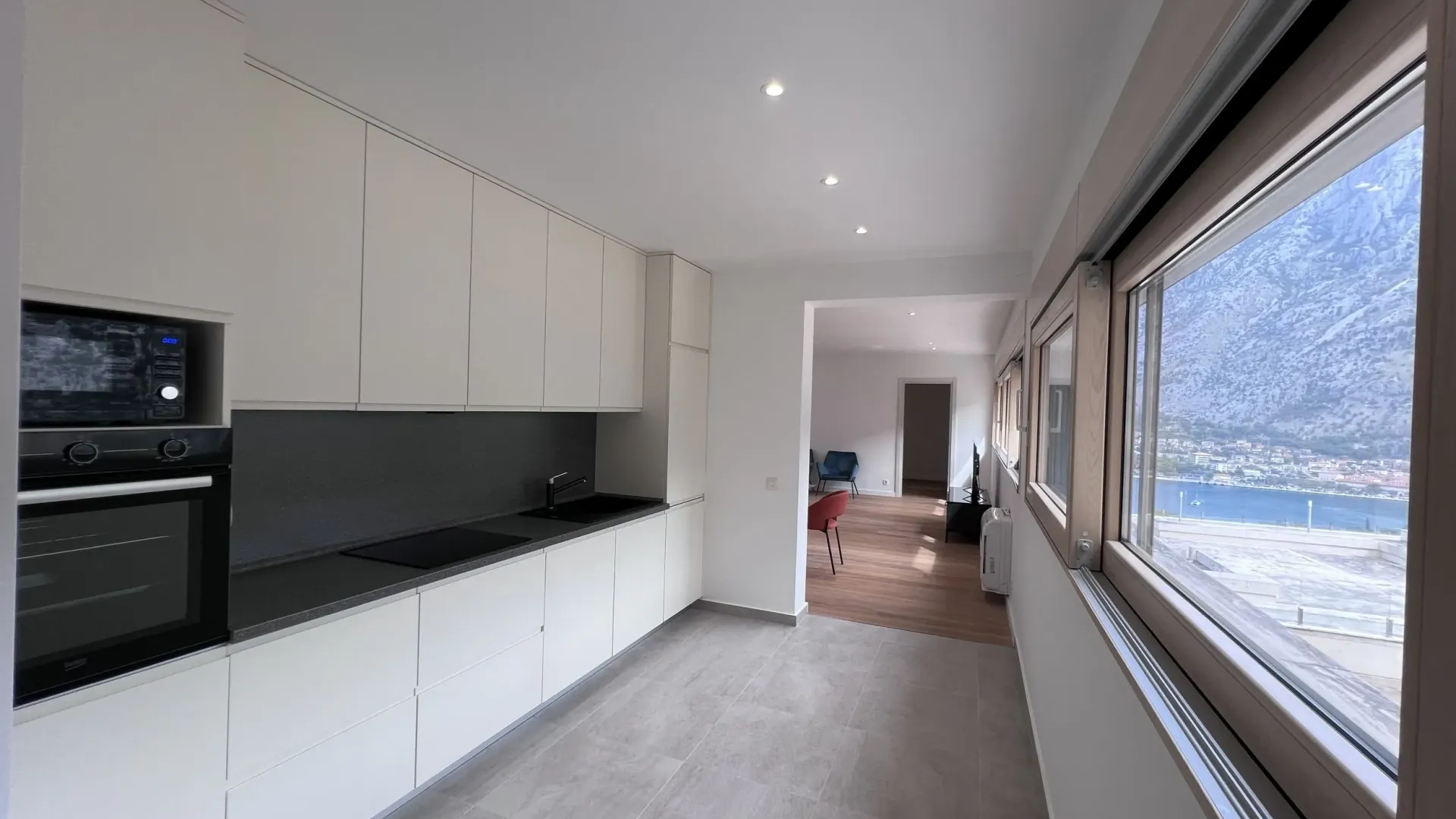 Sale, five bedroom apartment, 198m², Kotor, Crna Gora
