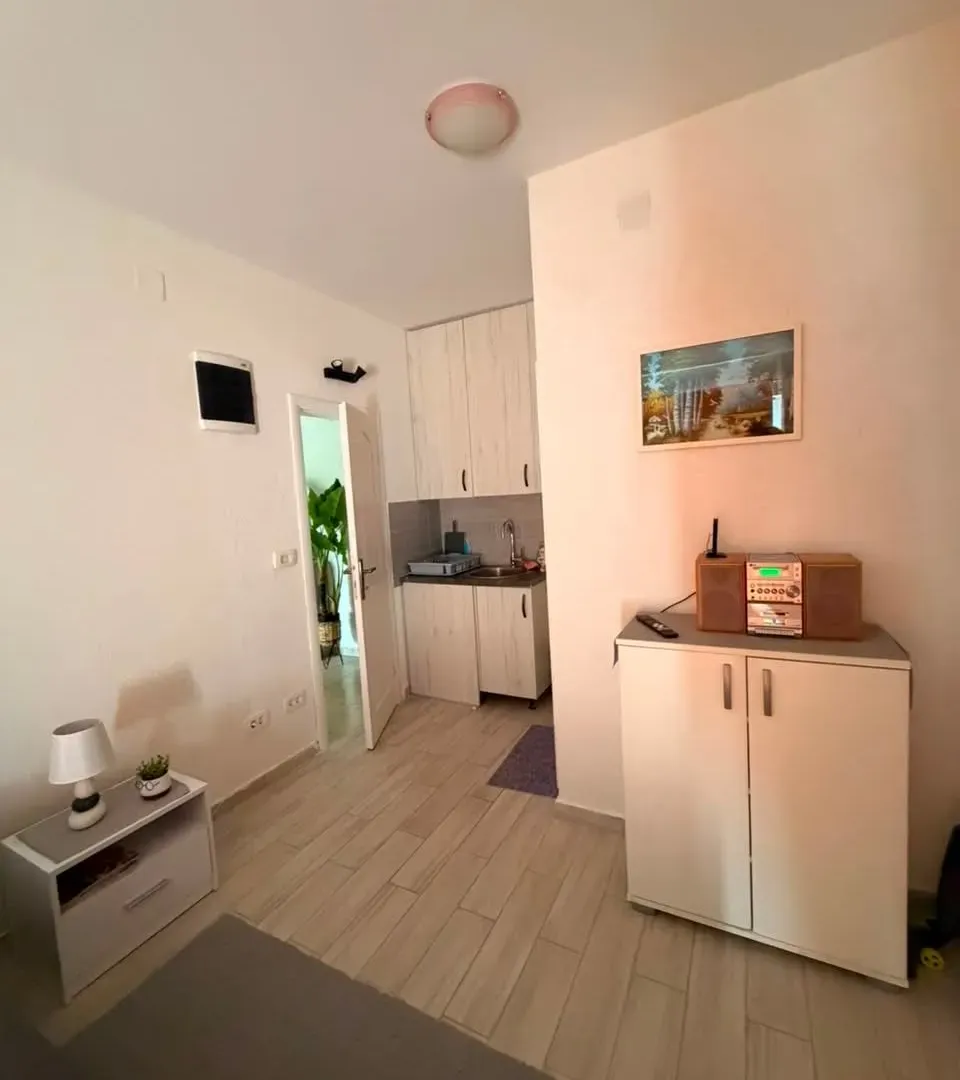 Izdavanje, jednosoban stan, 45m², Bijela, Herceg Novi