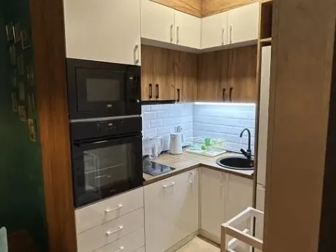 Stan in Adamovićevo Naselje