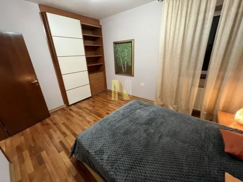 Izdavanje, četvorosoban stan, 138m², Centar, Novi Sad - image 14