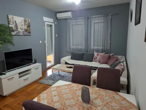 Rent, one bedroom apartment, 44m², City Kvart, Podgorica - image 1