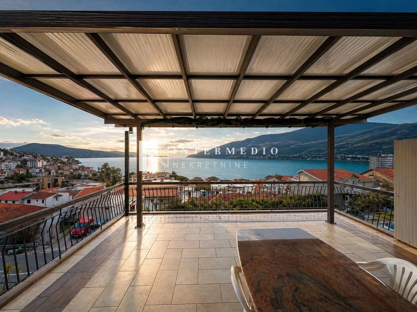 Prodaja, dvosoban stan, 86m², Igalo, Herceg Novi