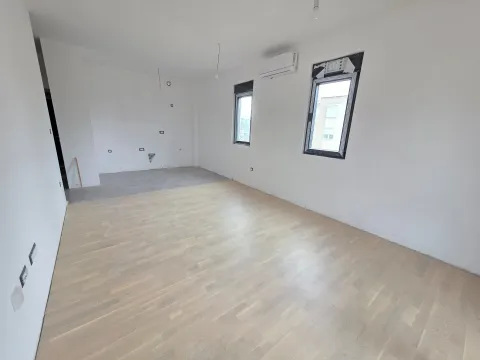 Prodaja, jednosoban stan, 46m², Tološi, Podgorica - image 4