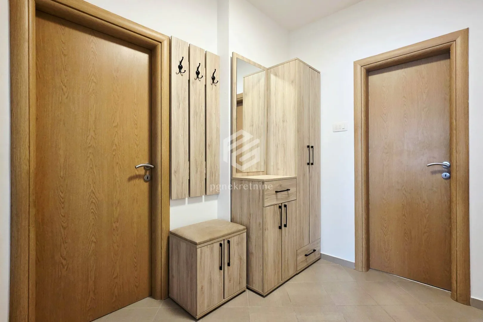 Izdavanje, dvosoban stan, 58m², Tuški Put, Podgorica