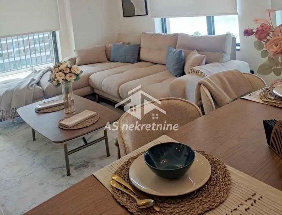 Izdavanje, trosoban stan, 80m², Savski Venac, Beograd