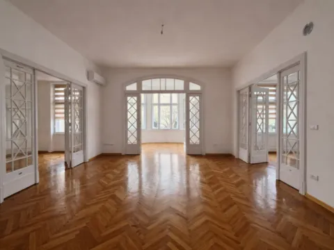 Rent, three bedroom apartment, 120m², Kalenić Pijaca, Vračar Sve Podlokacije - image 1