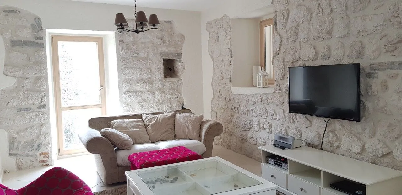 Prodaja, stan, 87m², Dobrota, Kotor