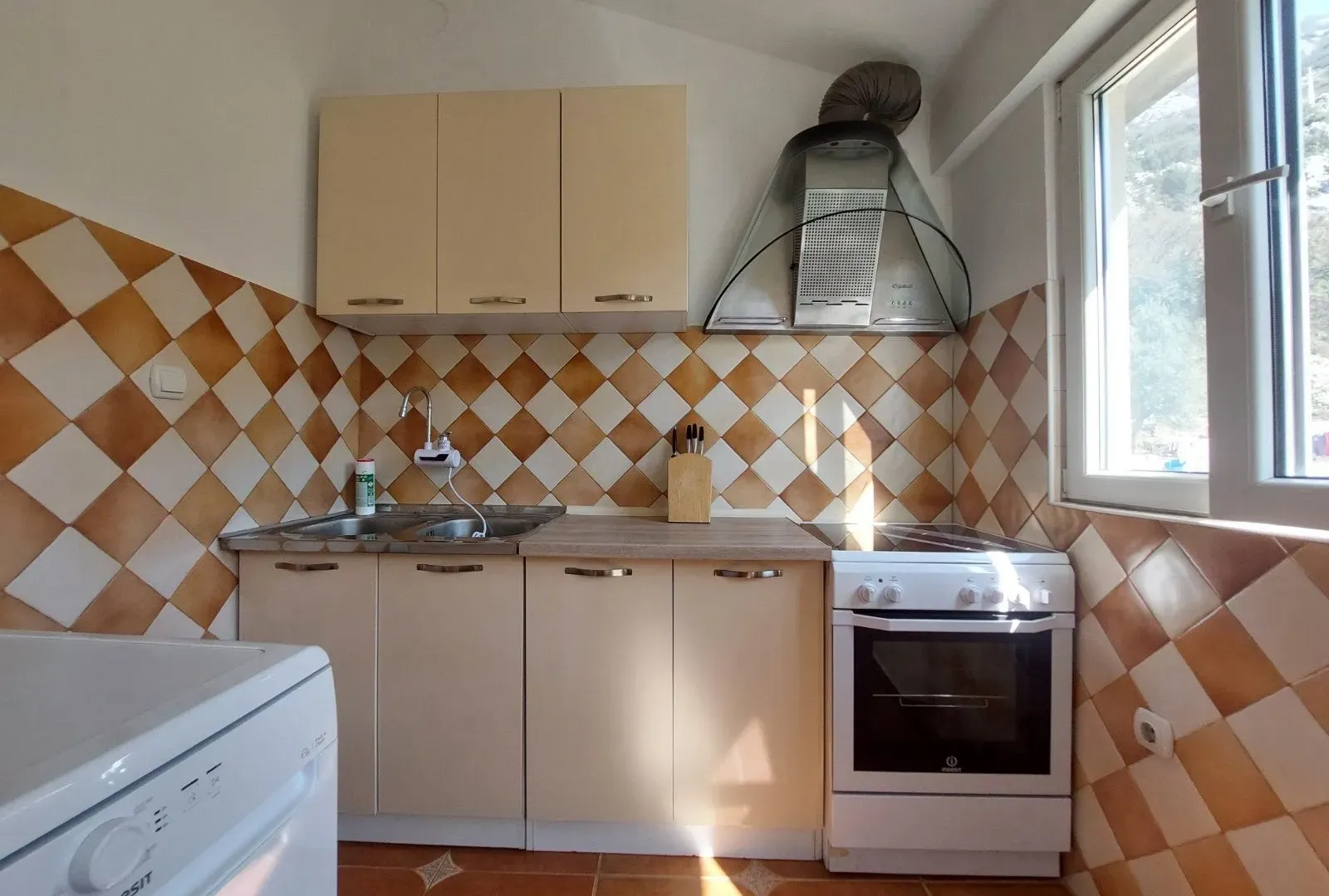 Rent, one bedroom apartment, 70m², Škaljari, Kotor