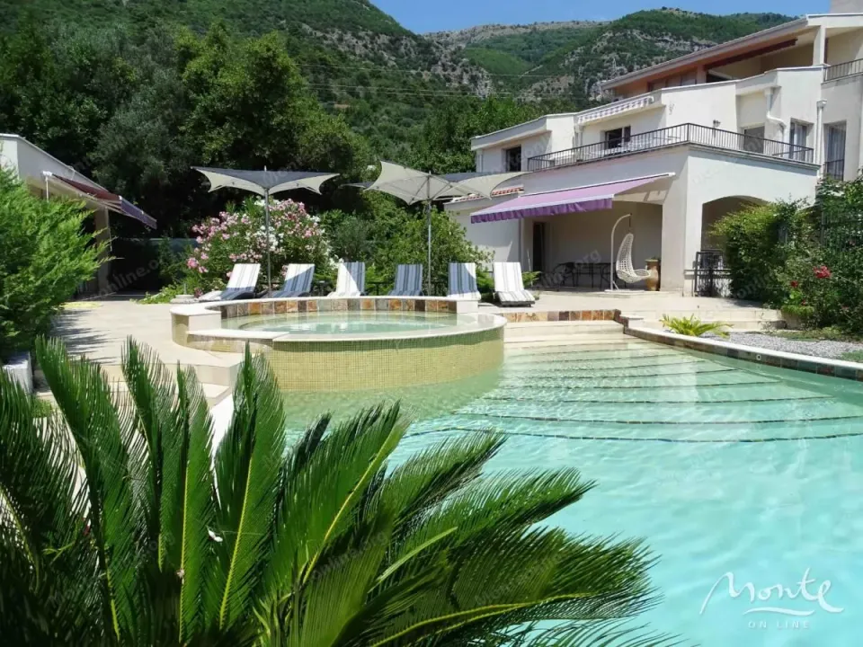 Sale, house, 390m², Tivat, Crna Gora