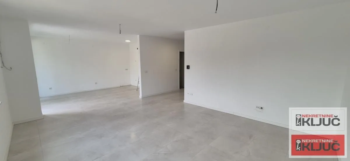 Prodaja, četvorosoban stan, 130m², Novo naselje, Novi Sad