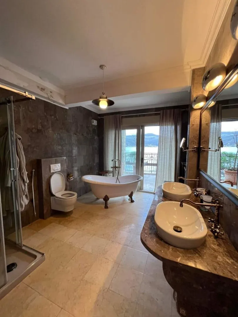 Prodaja, kuća, 252m², Krašići, Tivat