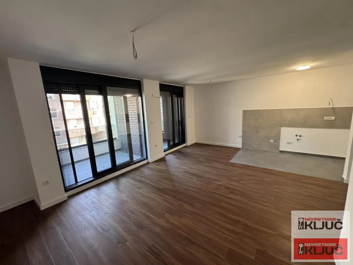 Prodaja, četvorosoban stan, 136m², Bulevar Evrope, Novi Sad Sve Podlokacije
