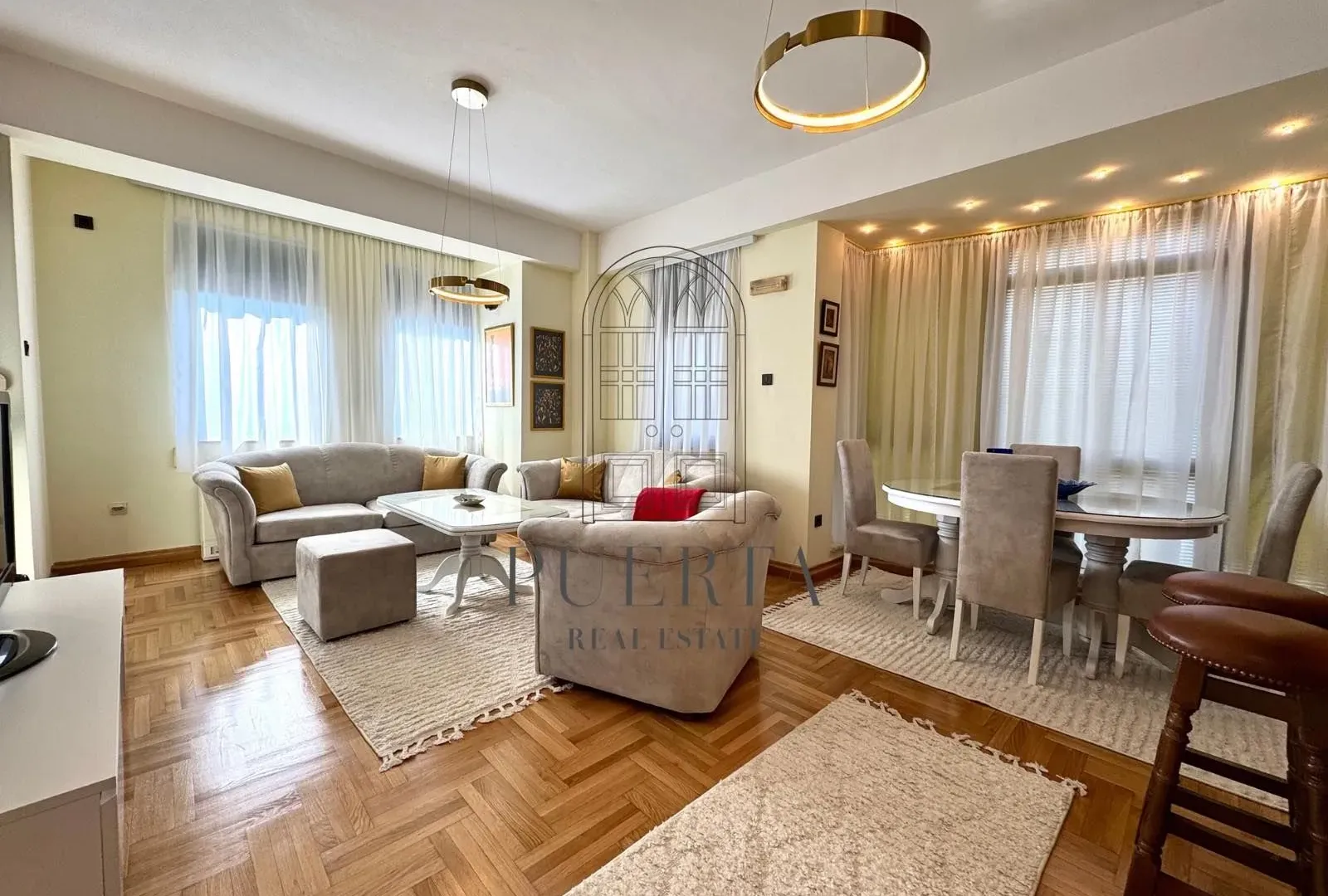 Izdavanje, dvosoban stan, 76m², Centar, Podgorica