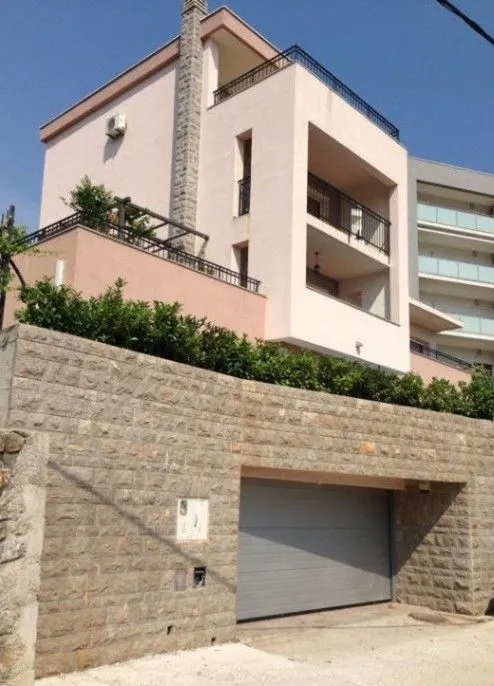Sale, house, 495m², Ivanovići, Budva