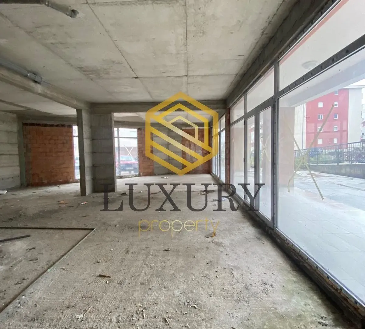 Izdavanje, poslovni prostor, 190m², Ljubović, Podgorica