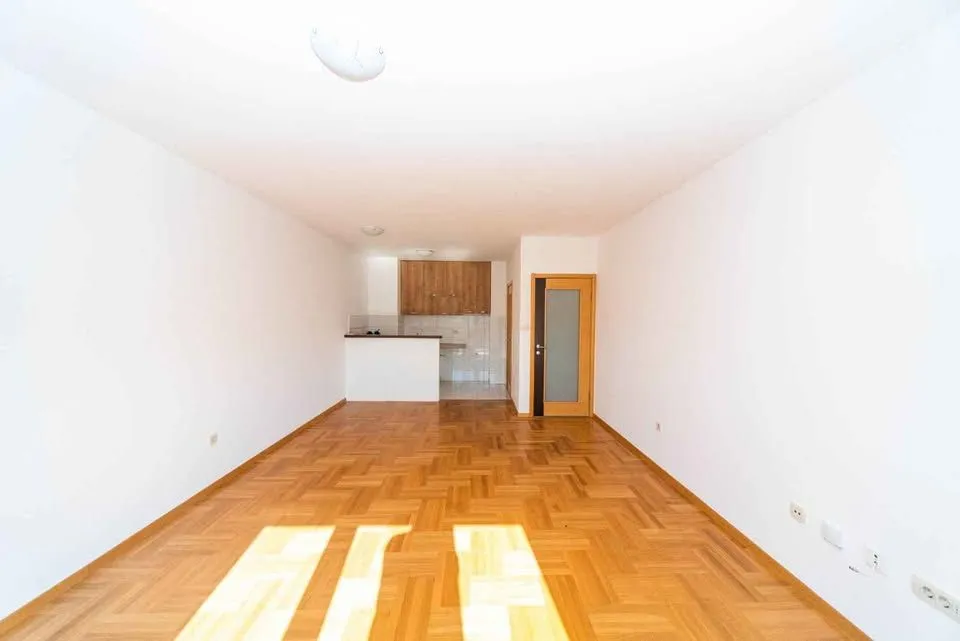 Rent, apartment, 52m², Podgorica, Crna Gora