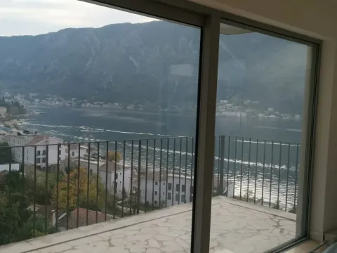 Prodaja, stan, 403m², Kotor, Crna Gora - image 2