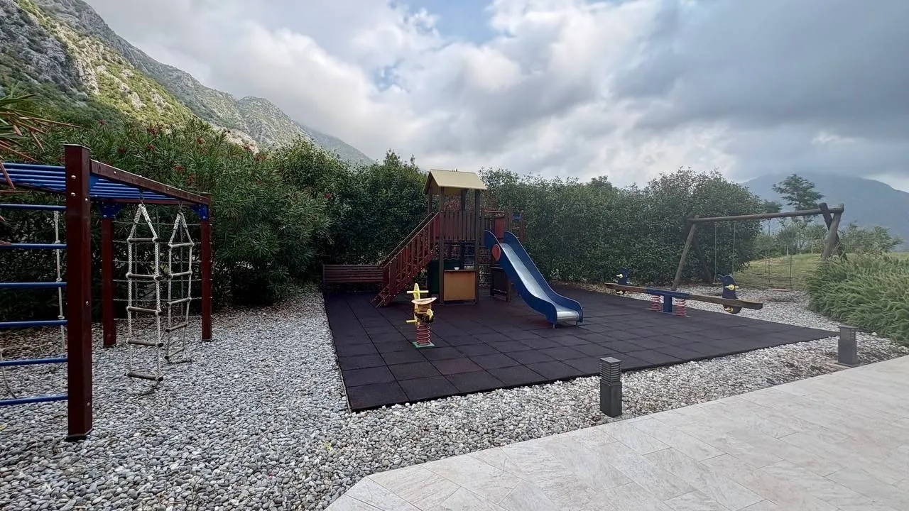 Prodaja, jednosoban stan, 61m², Morinj, Kotor