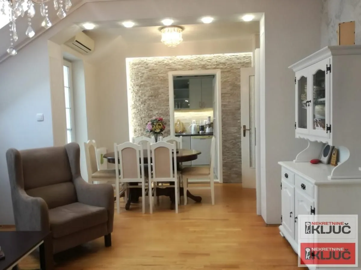 Prodaja, trosoban stan, 79m², Novo naselje, Novi Sad