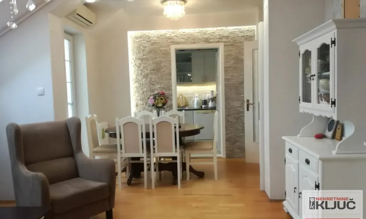 Prodaja, trosoban stan, 79m², Novo naselje, Novi Sad