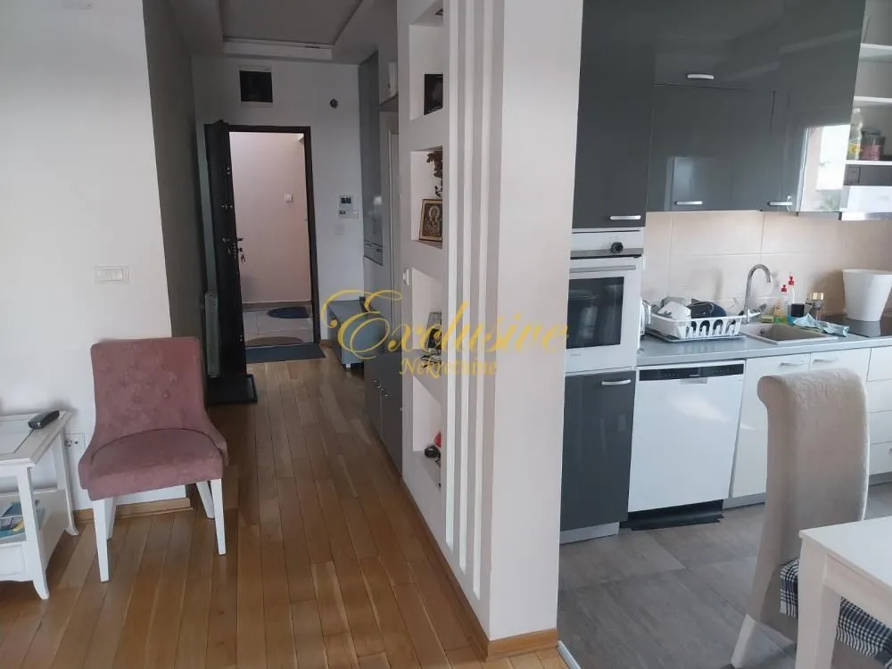 Prodaja, četvorosoban stan, 77m², Lekino Brdo, Voždovac Sve Podlokacije