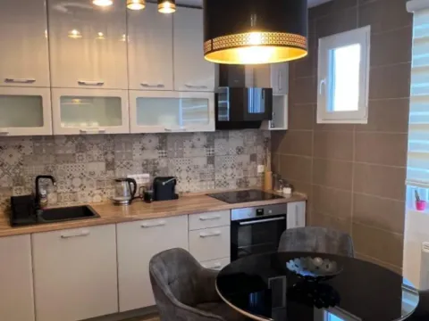 Izdavanje, dvosoban stan, 60m², Centar, Bar - image 9