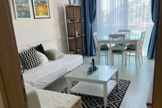Izdavanje, jednosoban stan, 47m², Bečići, Budva