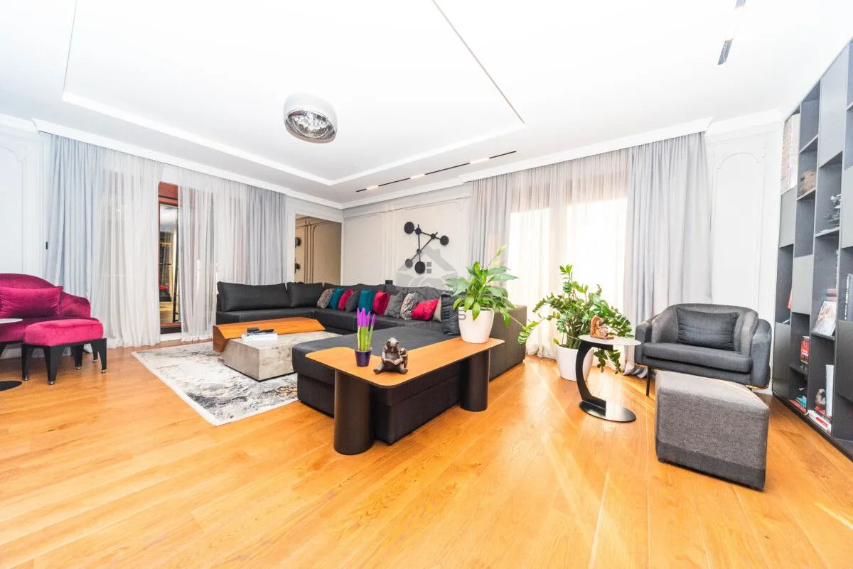 Prodaja, trosoban stan, 195m², Pobrežje, Podgorica