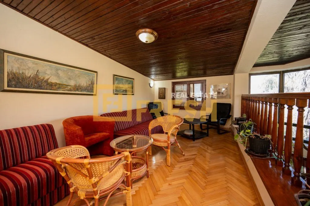 Sale, house, 348m², Stara Varoš, Podgorica