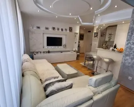 Izdavanje, četvorosoban stan, 100m², Centar, Novi Sad - image 2