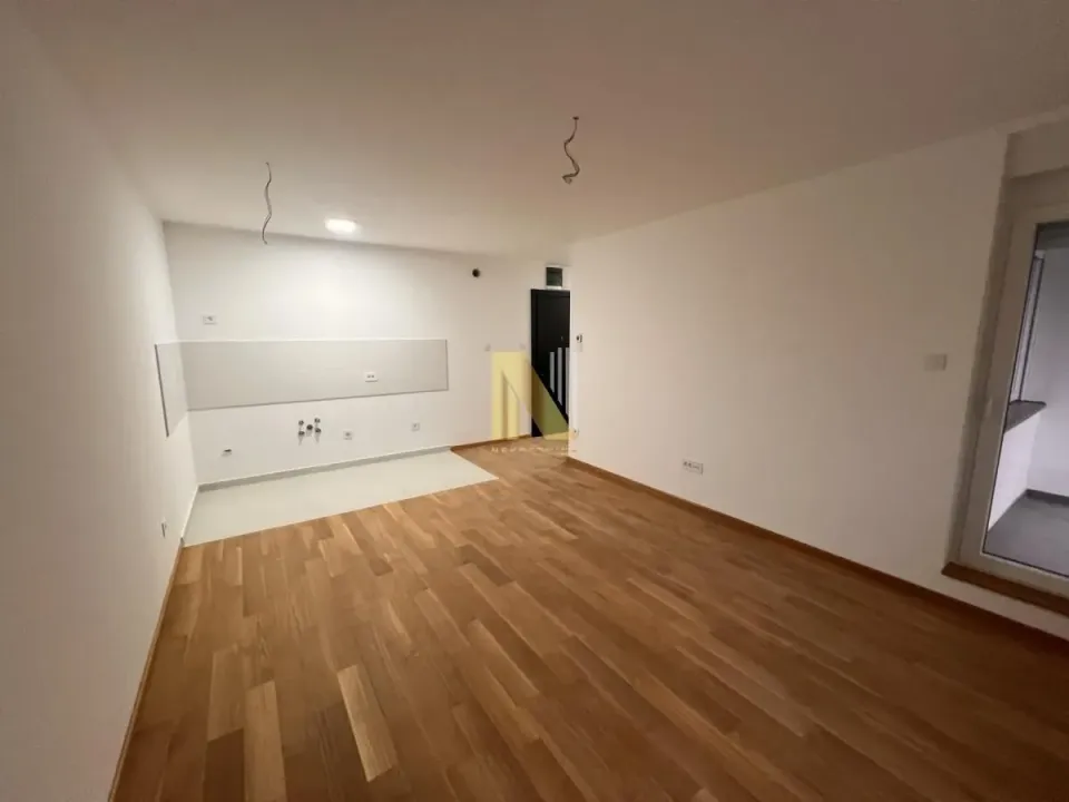 Izdavanje, poslovni prostor, 52m², Nova Detelinara, Novi Sad Sve Podlokacije