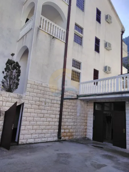 Sale, house, 800m², Stoliv, Kotor
