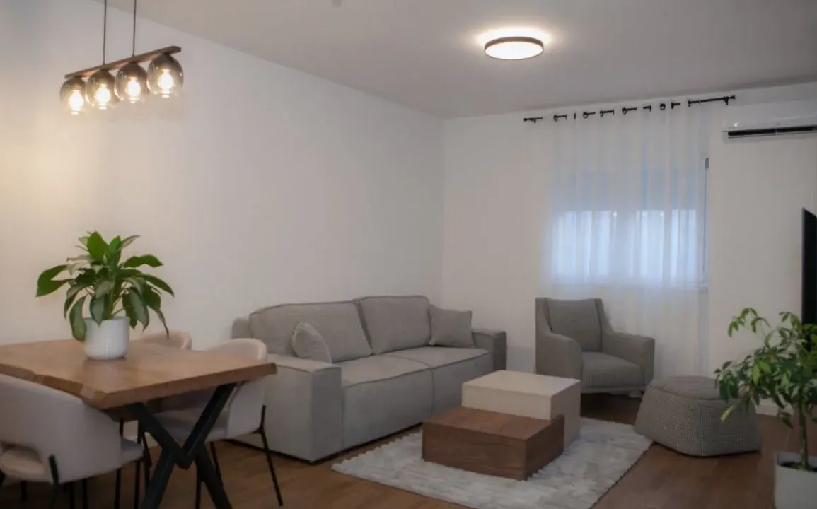 Izdavanje, jednosoban stan, 47m², Stari Aerodrom, Podgorica