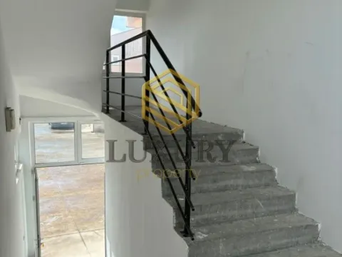 Izdavanje, poslovni prostor, 350m², Golubovci, Podgorica - image 2