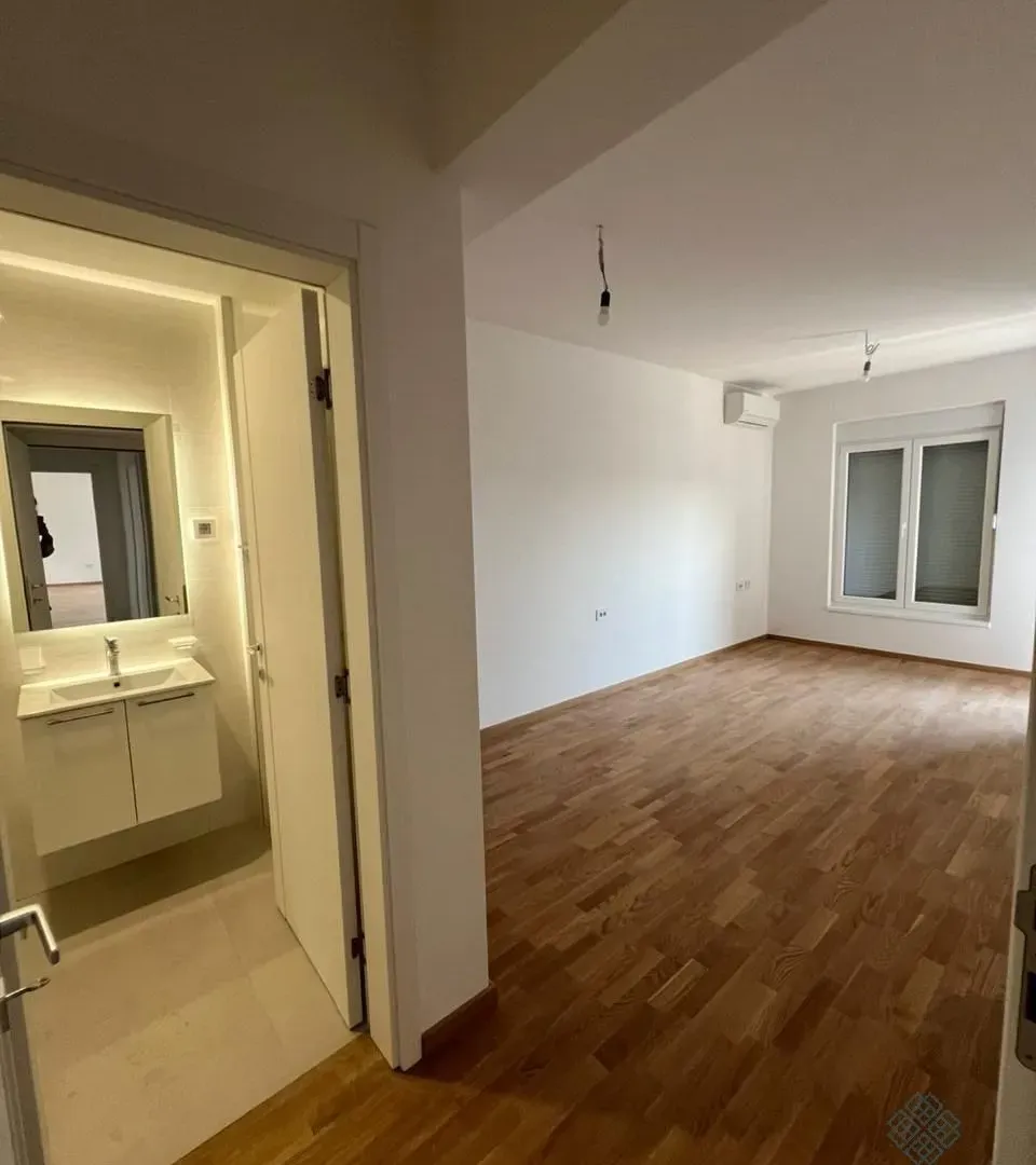 Prodaja, trosoban stan, 104m², Stari Aerodrom, Podgorica