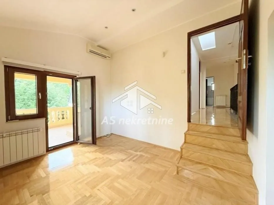 Izdavanje, stan, 210m², Savski Venac, Beograd