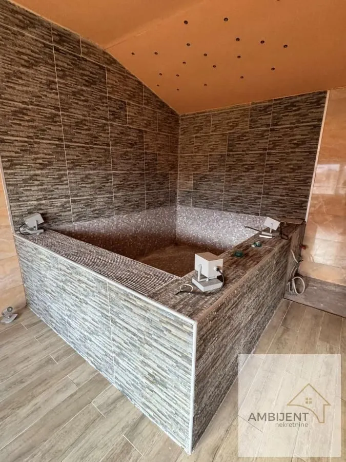 Prodaja, kuća, 203m², Novi Banovci, Stara Pazova