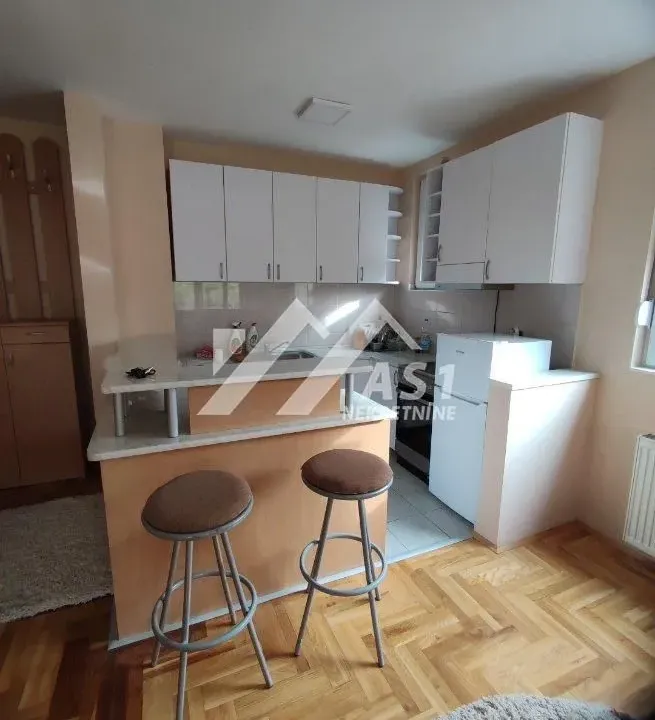 Rent, four bedroom apartment, 112m², Železnička Stanica, Novi Sad Sve Podlokacije