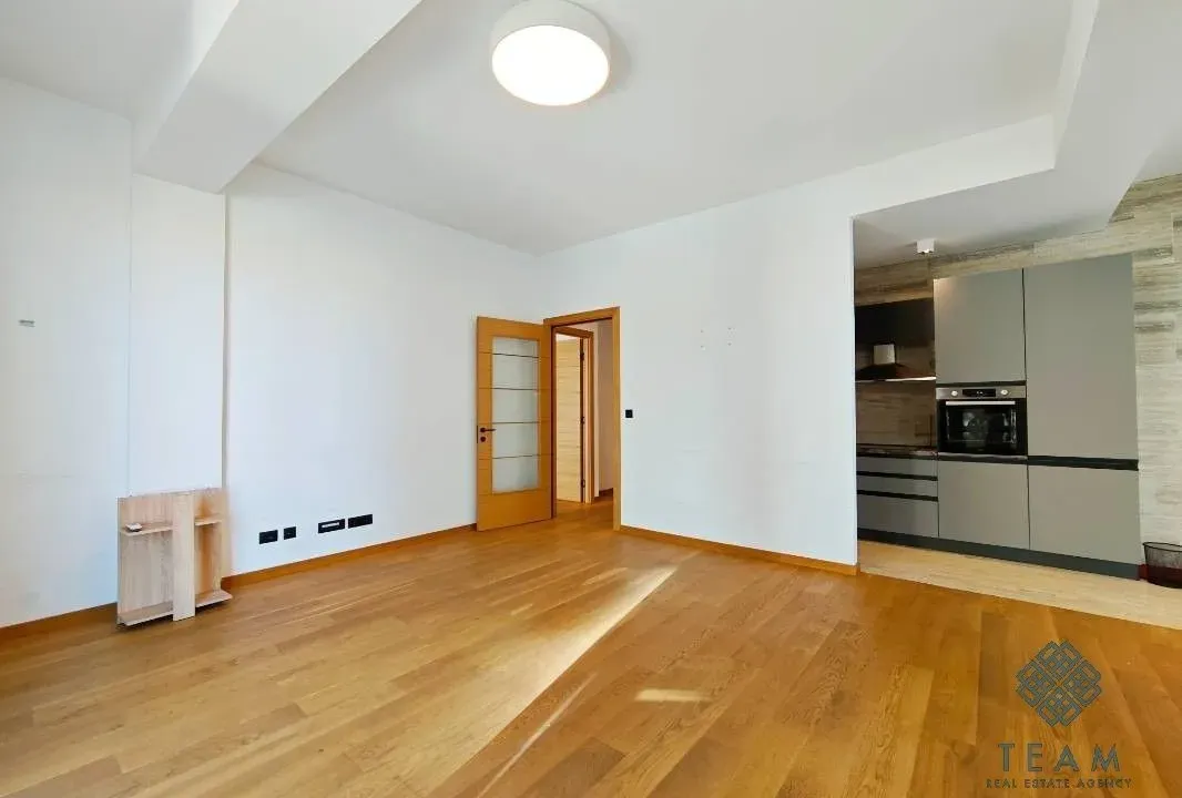 Izdavanje, trosoban stan, 101m², Kod Capital Plaze, Podgorica