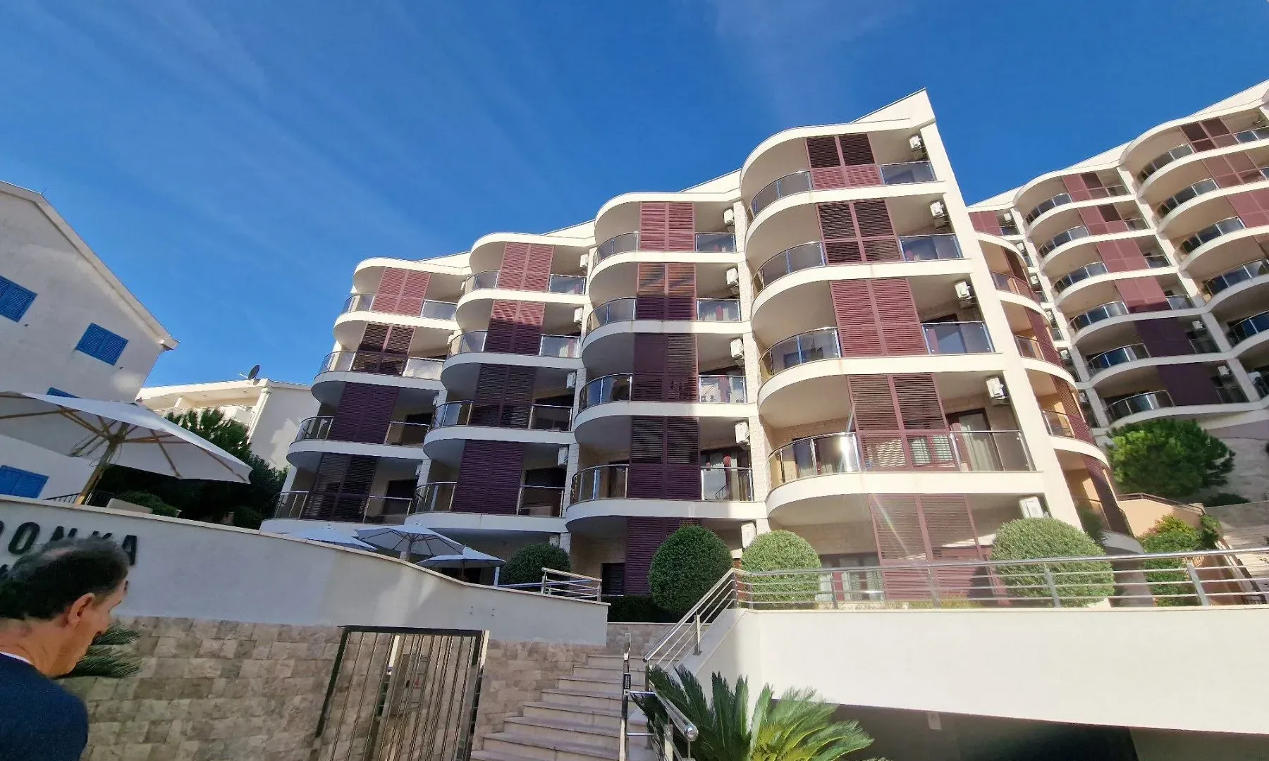 Izdavanje, jednosoban stan, 90m², Bečići, Budva
