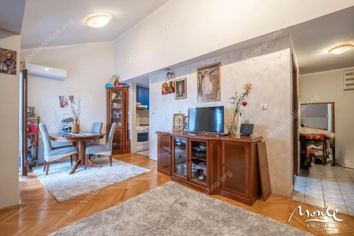 Prodaja, trosoban stan, 63m², Tivat, Crna Gora