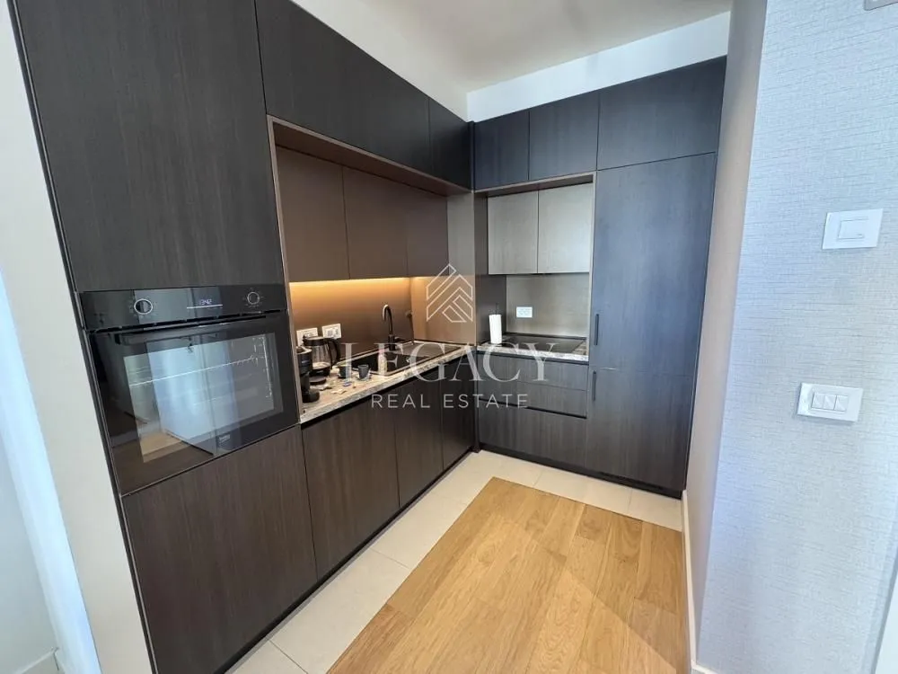 Izdavanje, trosoban stan, 77m², Savski Venac, Beograd