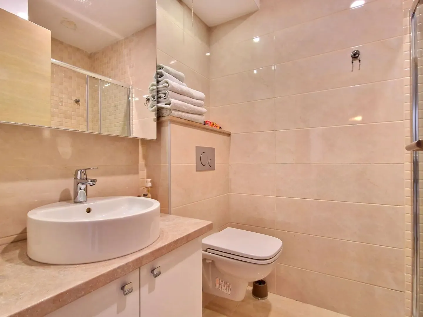 Izdavanje, jednosoban stan, 46m², Bečići, Budva