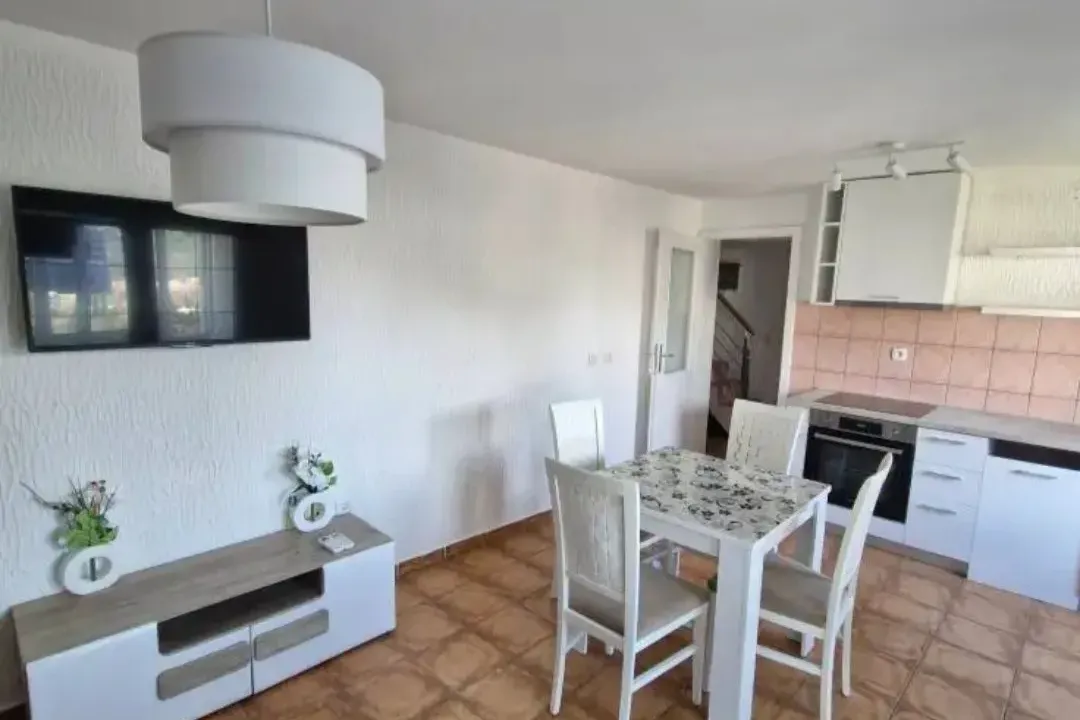 Prodaja, trosoban stan, 76m², Sutomore, Bar