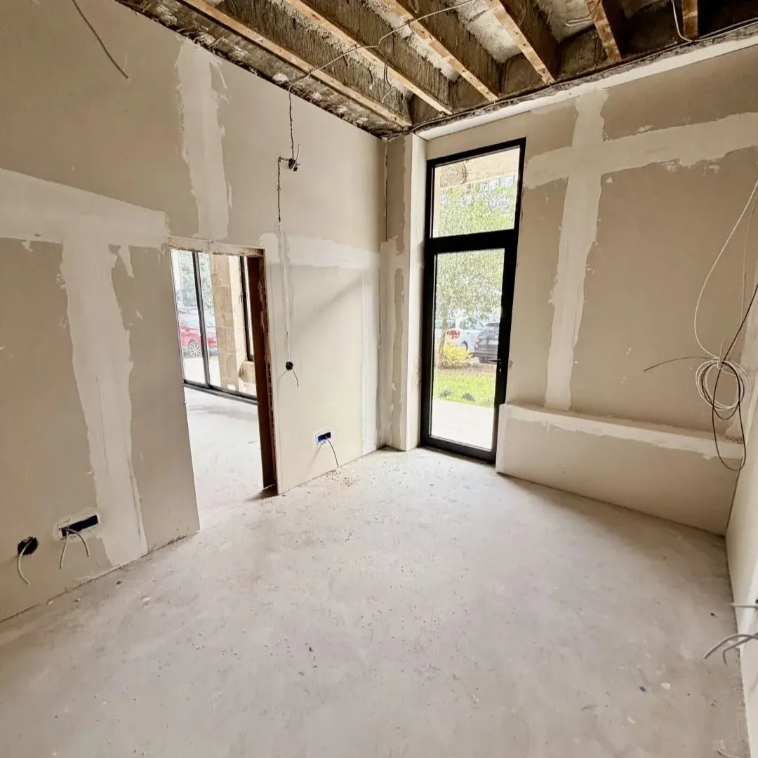 Izdavanje, poslovni prostor, 140m², Centar, Bar
