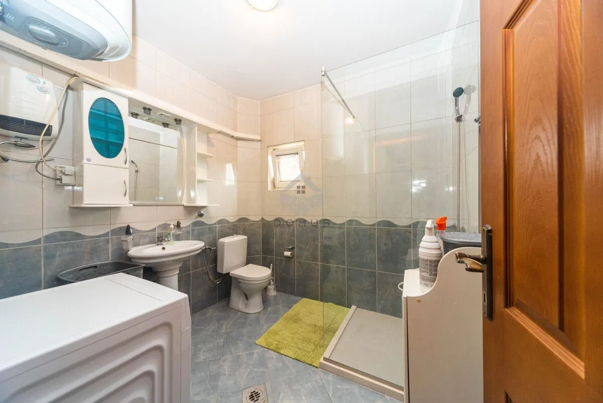 Rent, four bedroom apartment, 180m², Tološi, Podgorica