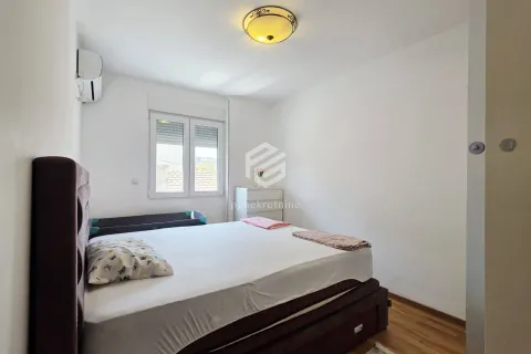 Rent, one bedroom apartment, 44m², Stari Aerodrom, Podgorica - image 10
